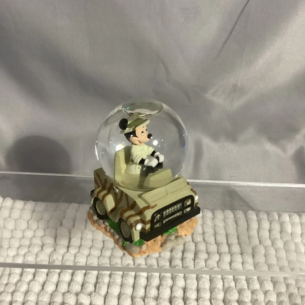 Disney Mickey Mouse Animal Kingdom Safari Truck Drive 2001 Mini Snow Globe